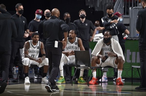 Irving: Will not affect his brotherly relationship with Du Deng due to business impact, let us witness the rise of NBA market value together