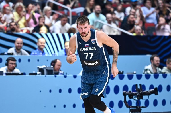 Doncic s 34.7 points scored ~ The letters only scored 12 points, and the third place scored 82 points to tie the 77